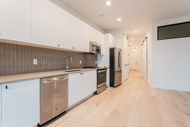 Building Photo - 800 Embassy Dr