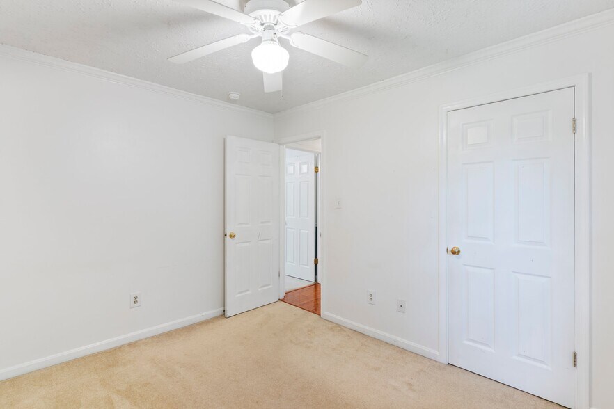 Building Photo - 119 Oriole Ln
