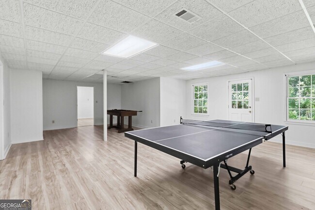 Building Photo - 275 Sageglen Rd