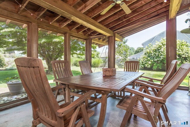 Building Photo - 116 Overshore Dr E