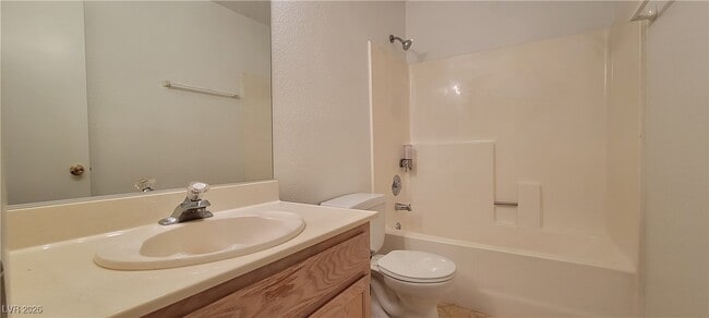 Building Photo - 2216 Short Pine Dr