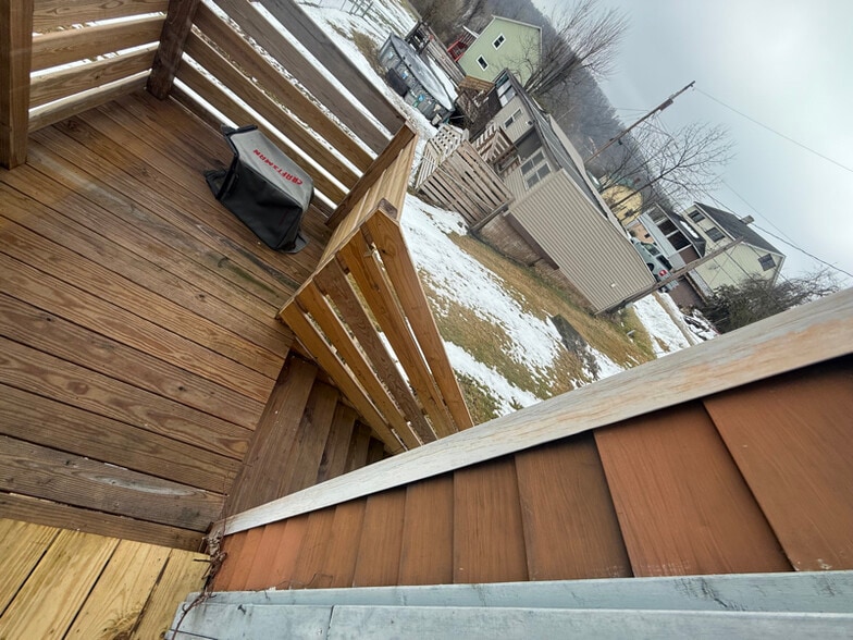 Building Photo - 127 May St