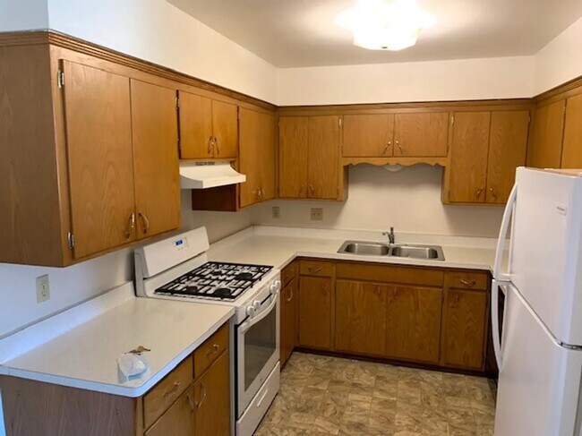 Building Photo - 10538 W Bobolink Ave