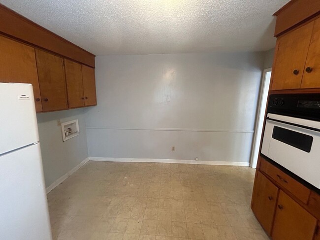 Building Photo - 715-B Montague, Columbia, SC 29209