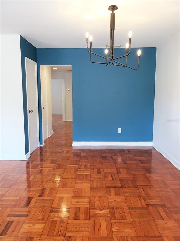 Building Photo - 707 S Lois Ave