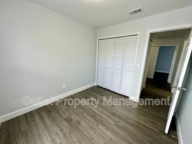 Building Photo - 6291 Arlington Ct