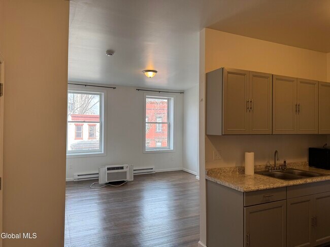 Building Photo - 346 Madison Ave