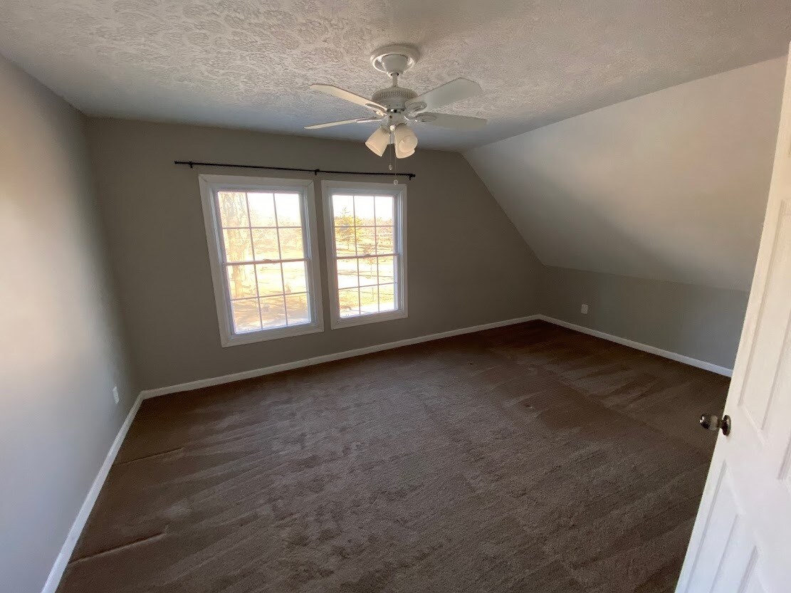 Upstairs Bedroom - 339 E Lincoln St