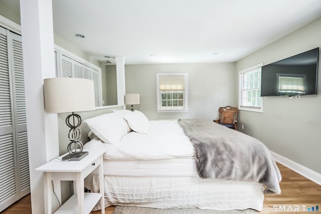 Building Photo - 188 Compo Rd S