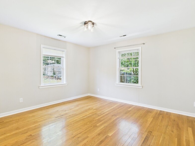 Building Photo - 1310 Devers Rd
