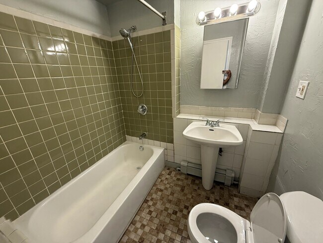 Building Photo - 26 Alpine Pl