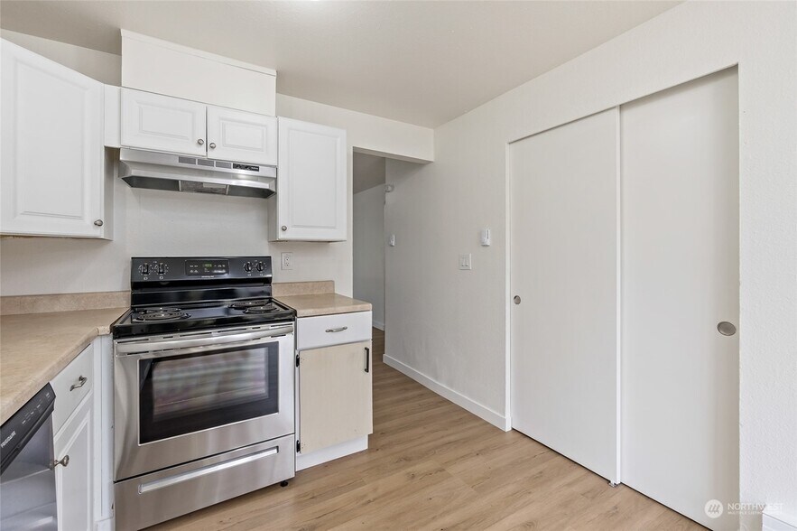 Building Photo - 1521 E 38th St