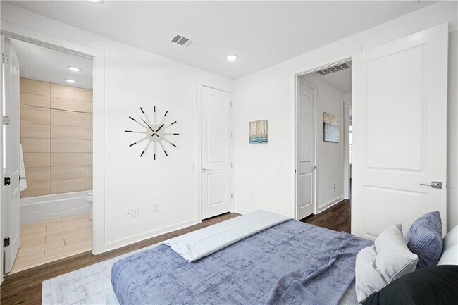 Building Photo - 2624 Metcalfe Rd