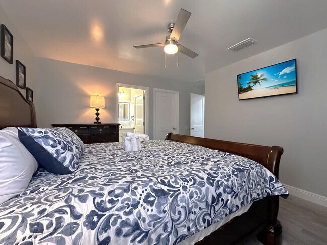 Building Photo - 421 Cabello Dr