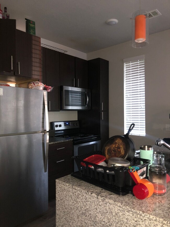 Building Photo - 33 S Hill Ave