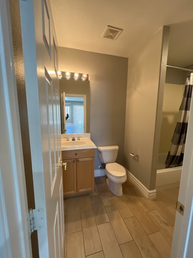 Building Photo - Stunning 2 story, 5-bedroom home in Rhodes Ranch