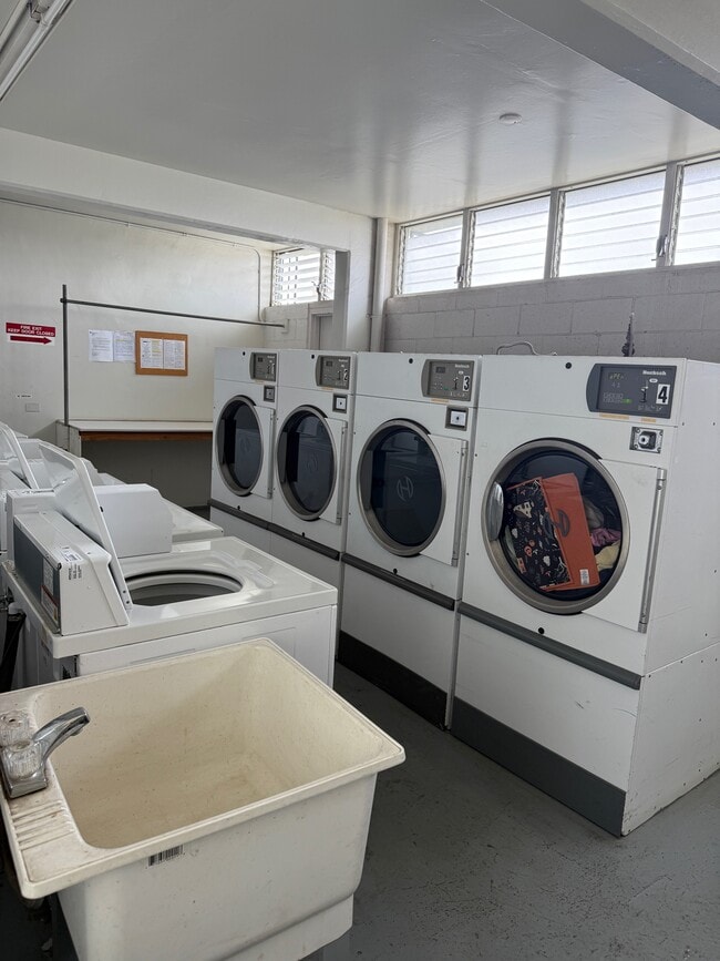 Building Photo - Hono Hale C112