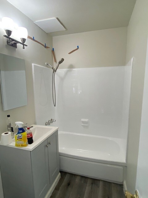 Building Photo - 626 E Chevy Chase Dr