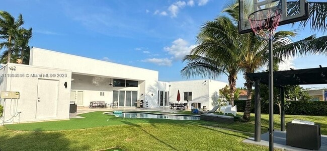 Building Photo - 290 NW 125th Ave