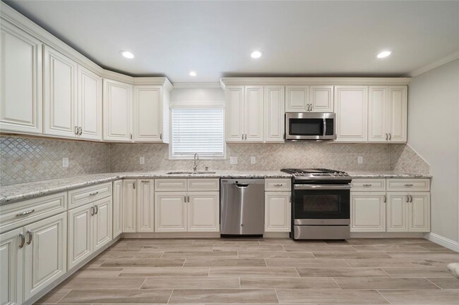 Building Photo - 10311 Londonderry Dr
