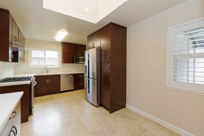 Building Photo - SANTA CLARA - tastefully updated throughou...