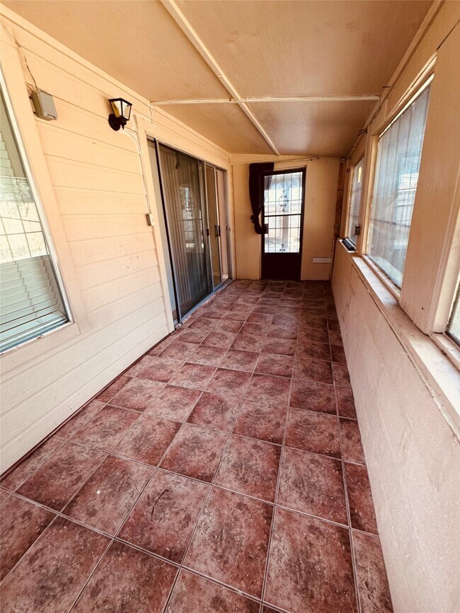 Building Photo - 14810 Rancho Vista Dr