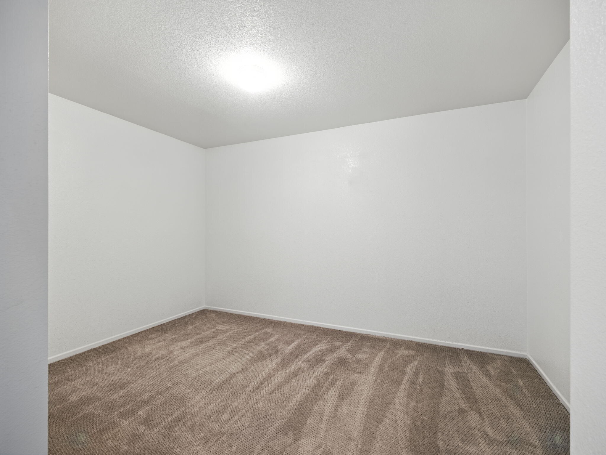 Building Photo - 44131 Sunmist Ct