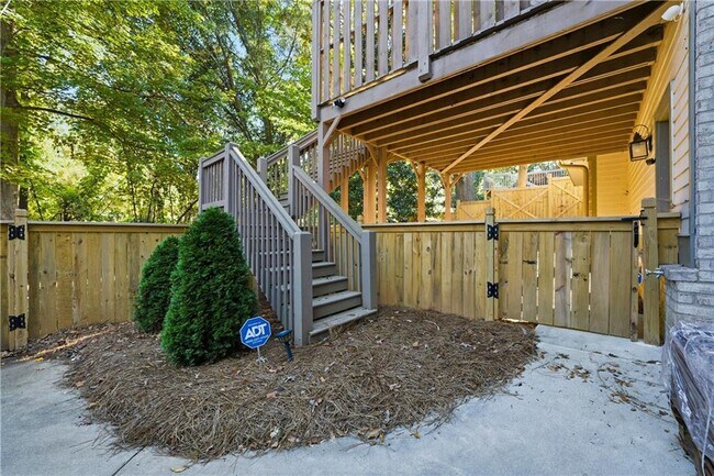 Building Photo - 1295 Cumberland Rd NE