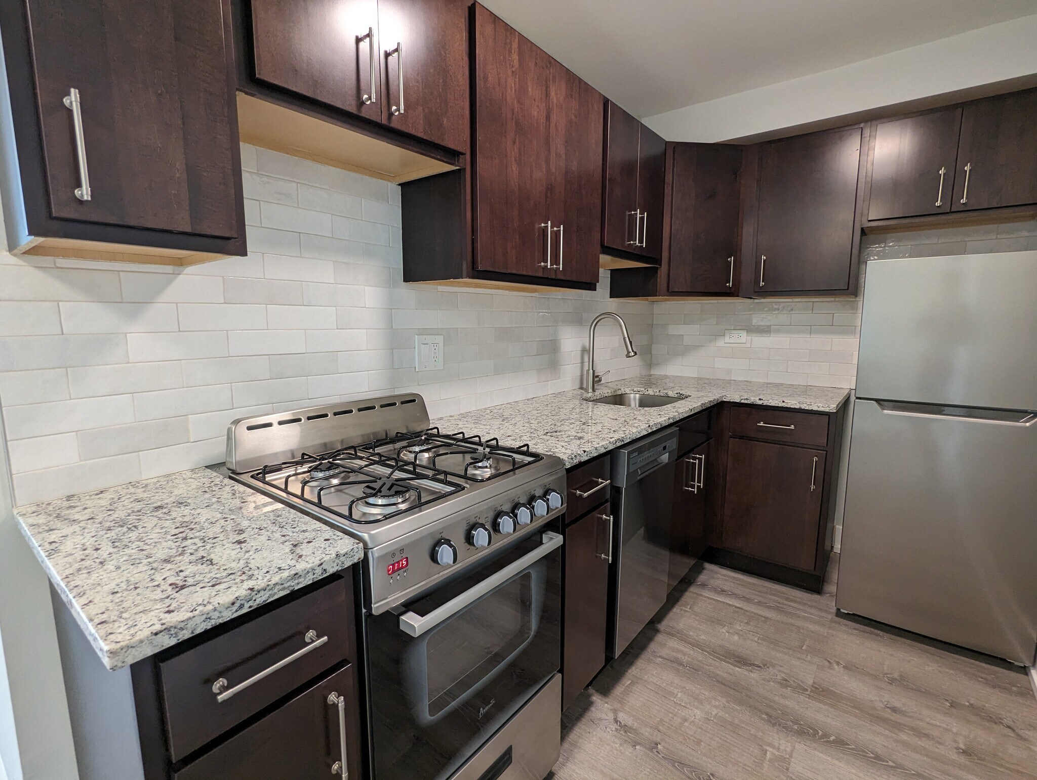 Building Photo - 456 W Barry Ave