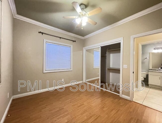 Building Photo - 2549 Country Club Dr
