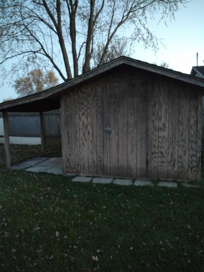 Building Photo - 557 Eagle Dr
