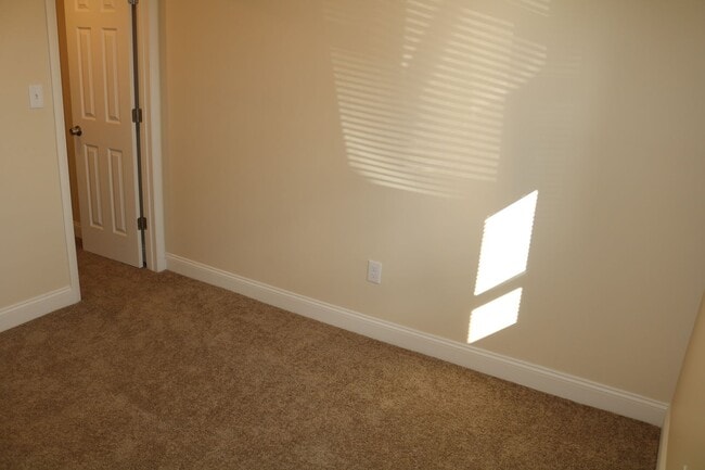 Building Photo - BLA 36 Washington