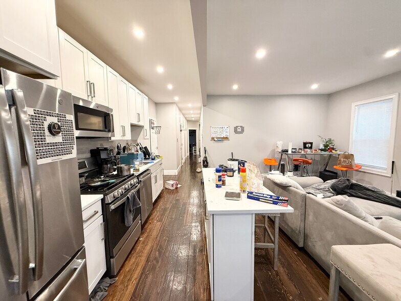 Building Photo - 91 Hillside St