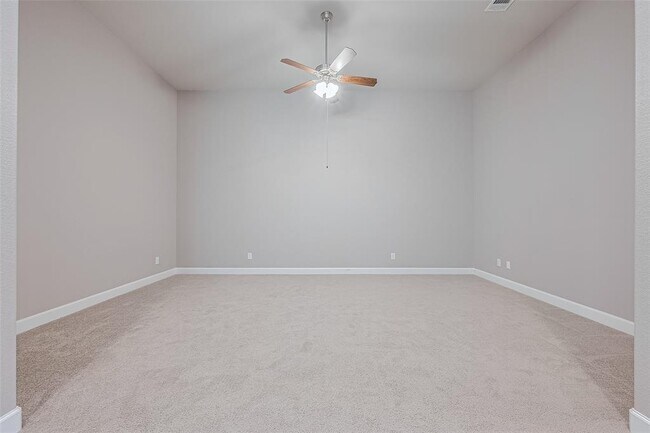 Building Photo - 5511 Highland Dr