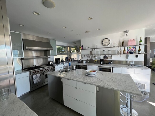 Building Photo - 3095 Rambla Pacifico St