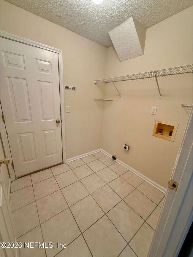 Building Photo - 3150 Highland Grove Dr