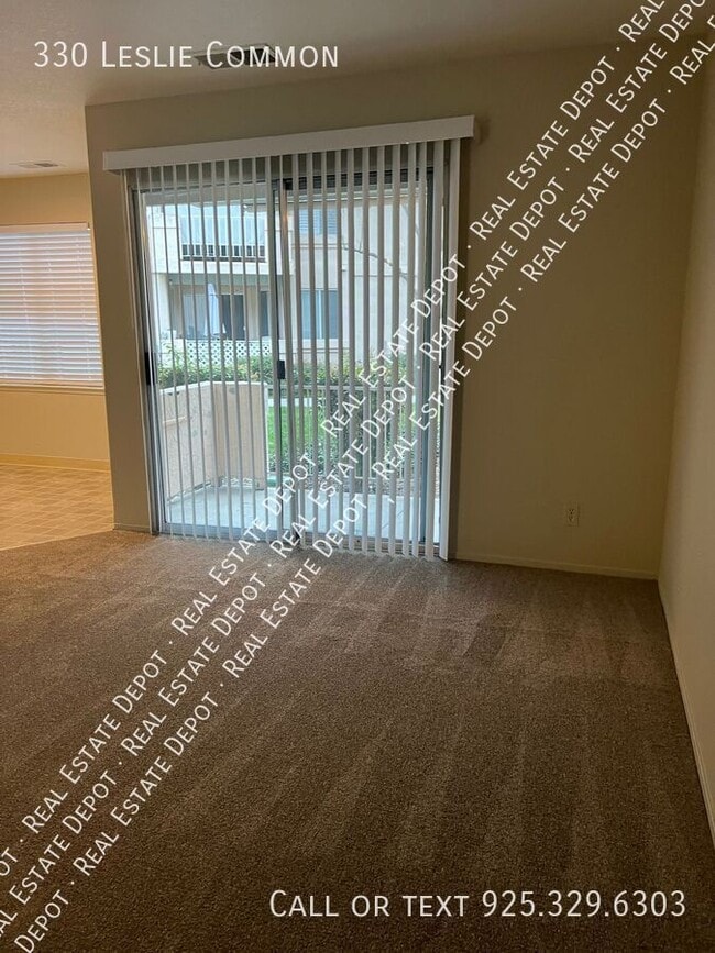 Building Photo - 330 Leslie Common