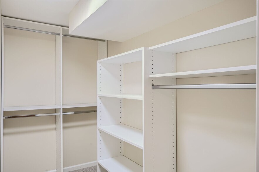 Building Photo - 5633 Saint Croix Ave N