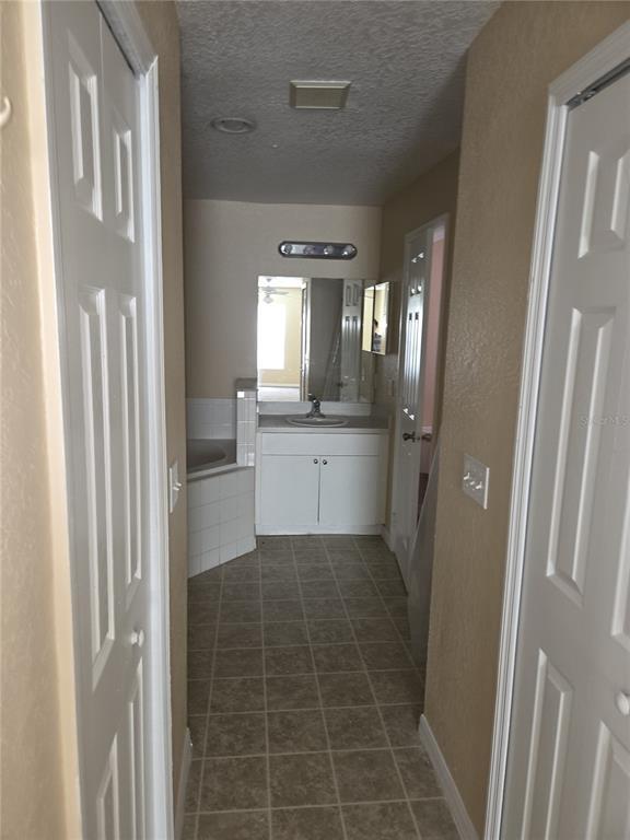 Building Photo - 8 Sawfish Ct