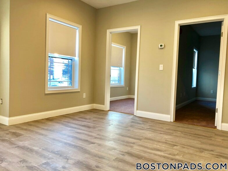 Building Photo - 9 Dehon St