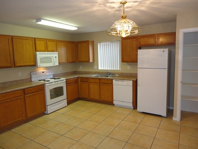 Building Photo - 443 S Sabrina