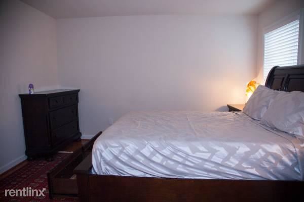 Building Photo - 1 br, 1 bath Apartment - 2918 18th St S