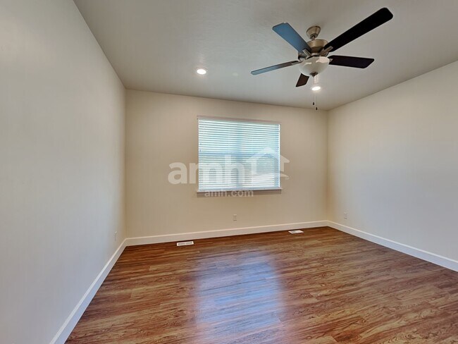 Building Photo - 2997 E S Village Dr