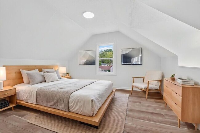 Building Photo - 176 Robinwood Ave