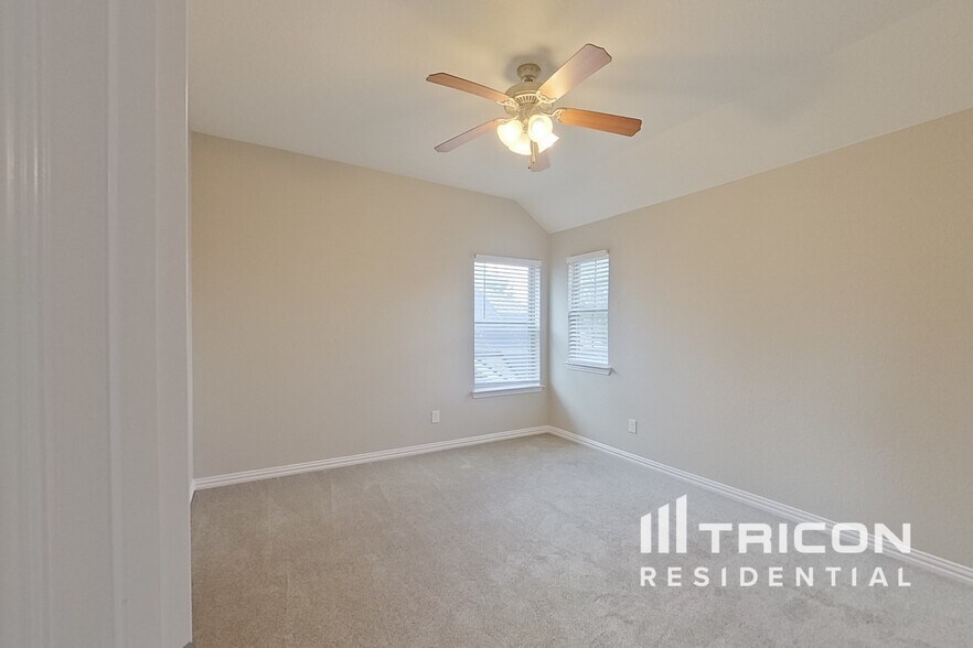 Building Photo - 8757 Royalwood Dr