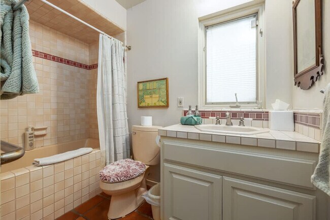 Building Photo - 1941 S Pacific St