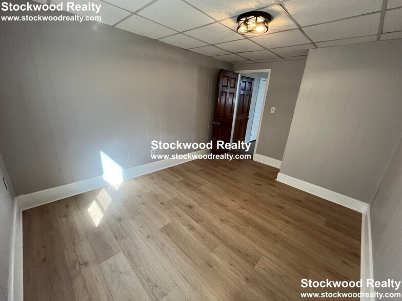 Building Photo - 14 Washburn St