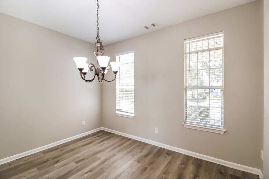 Building Photo - 618 Brookwater Dr