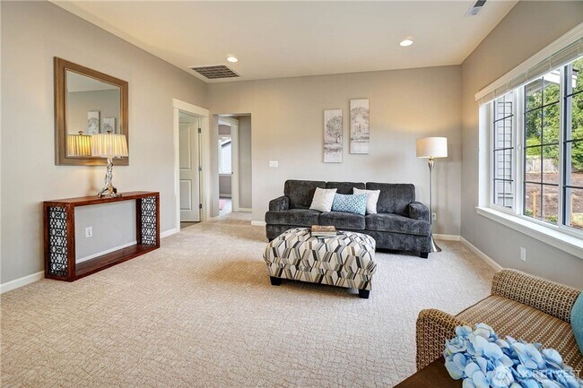 Building Photo - Stylish 5-Bed Home in Desirable Bothell ; ...