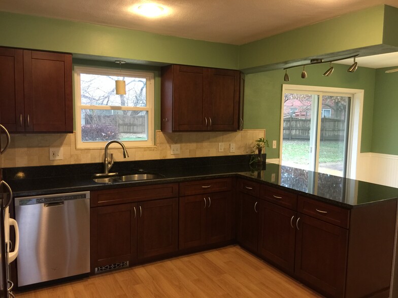 Kitchen - 304 Emily Cir